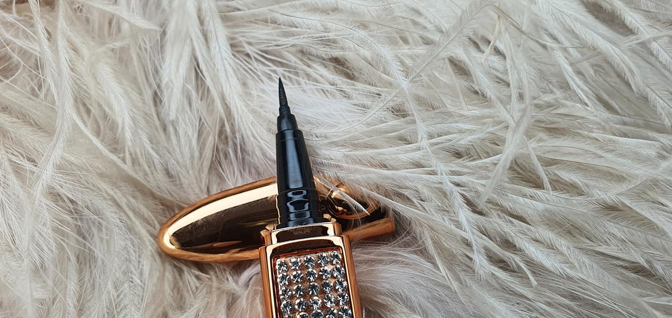 MAGNETIC LIQUID EYELINER