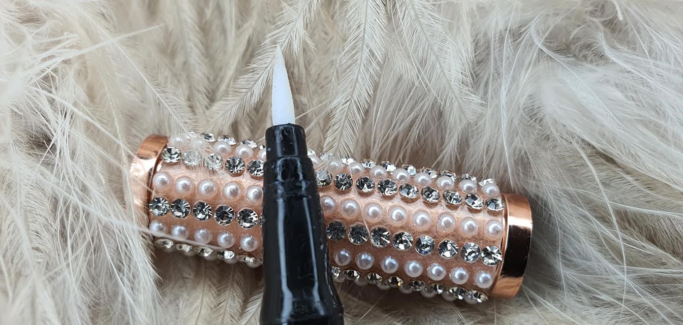 MAGNETIC LIQUID EYELINER